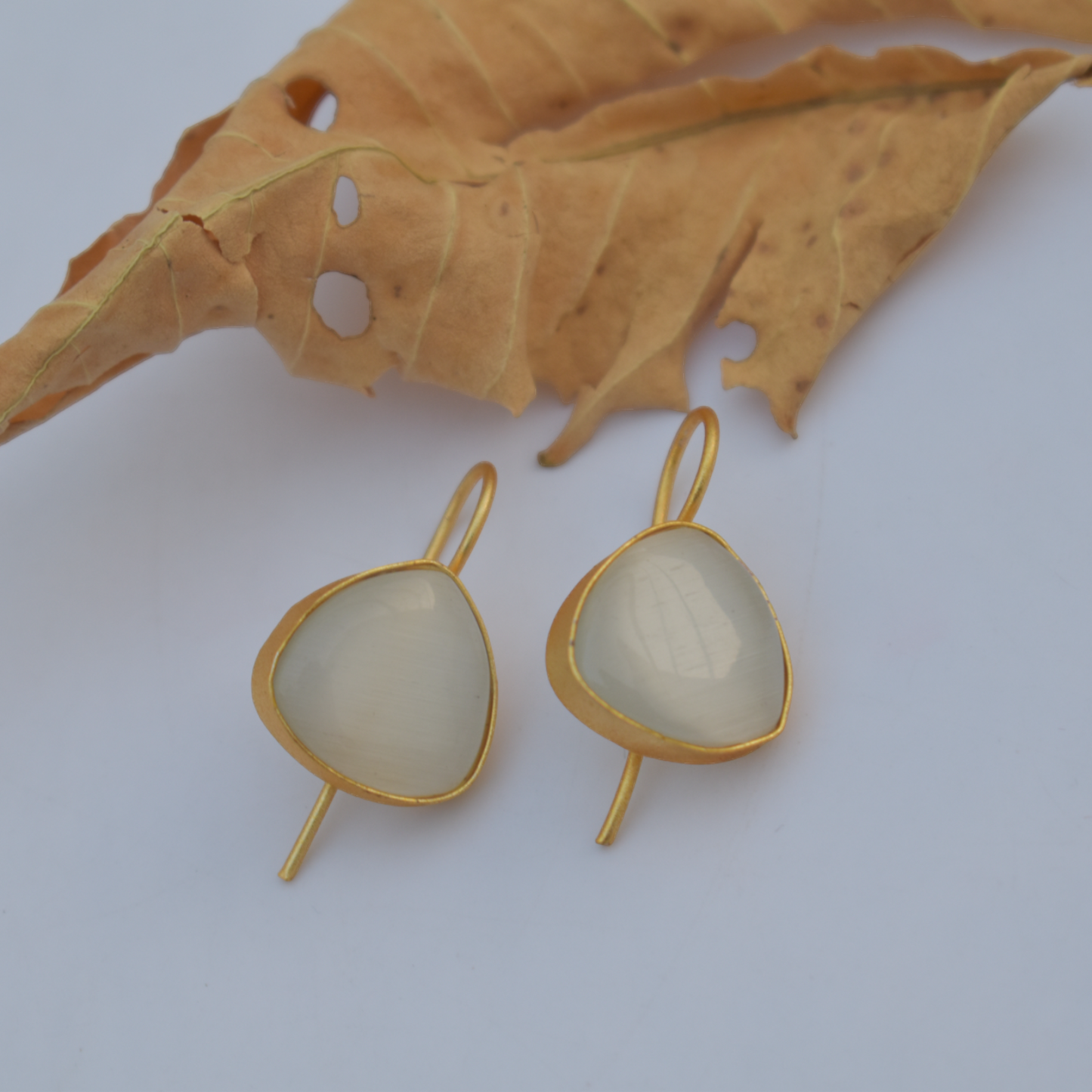 A pair of goldplated stone dangle earing