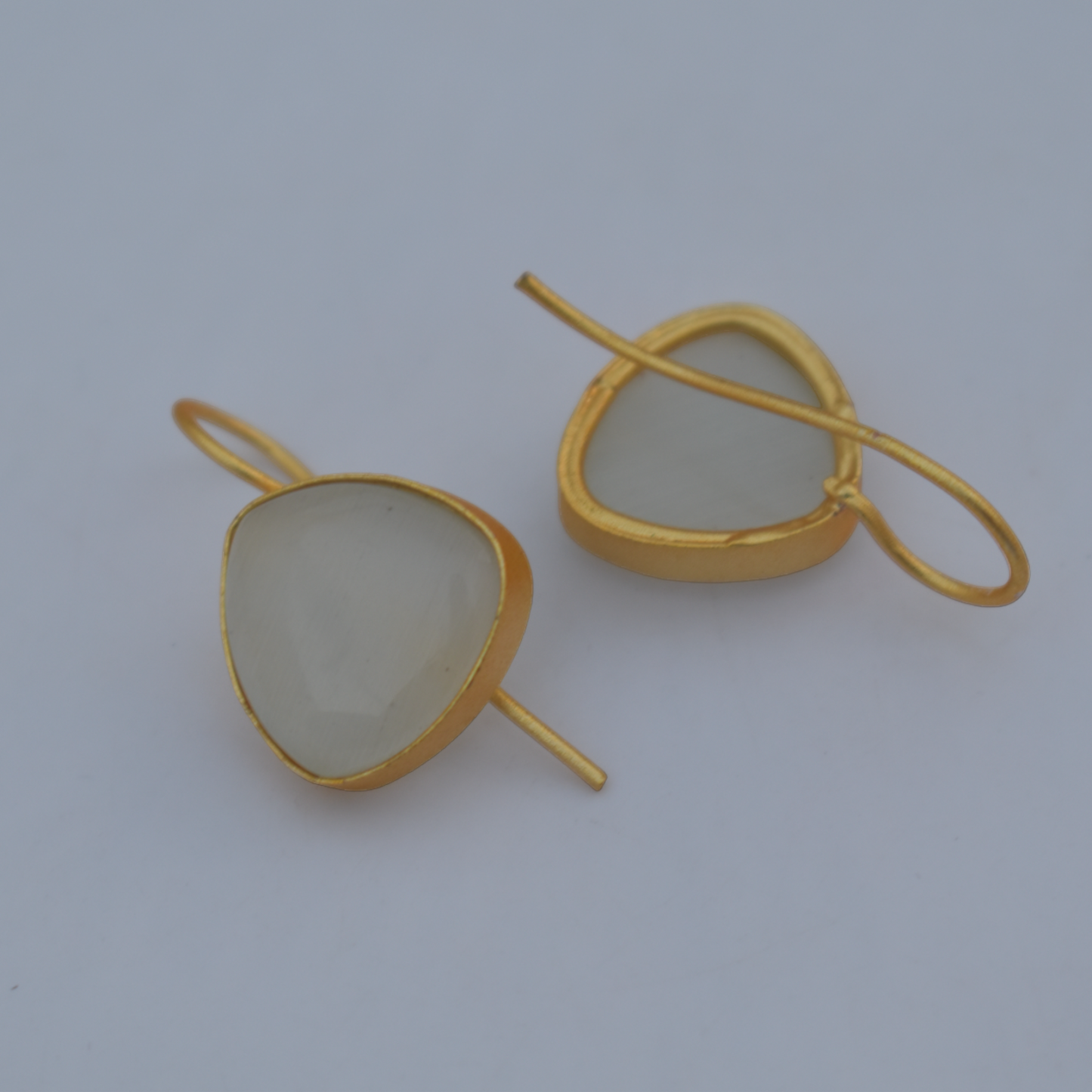 A pair of goldplated stone dangle earing