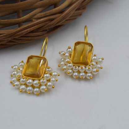 Goldplated brass stone dangle earing