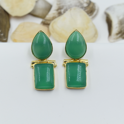 BRASS GOLDPLATED GREEN ONYX SEMI PRECIOUS STONE STUD EARING