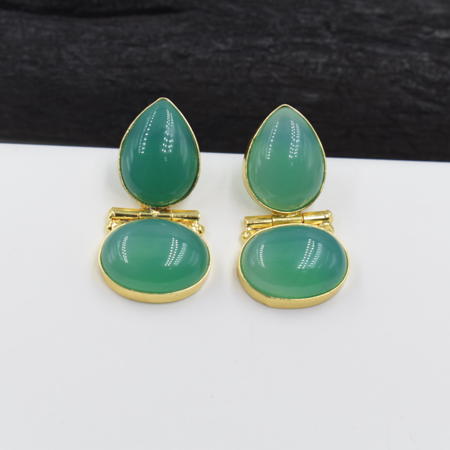 GREEN ONYX COLOR SEMI PRECIOUS STONE STUD EARING WITH GOLD PLATED BRASS