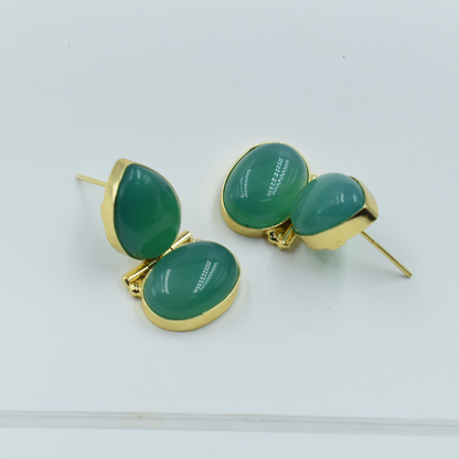 GREEN ONYX COLOR SEMI PRECIOUS STONE STUD EARING WITH GOLD PLATED BRASS