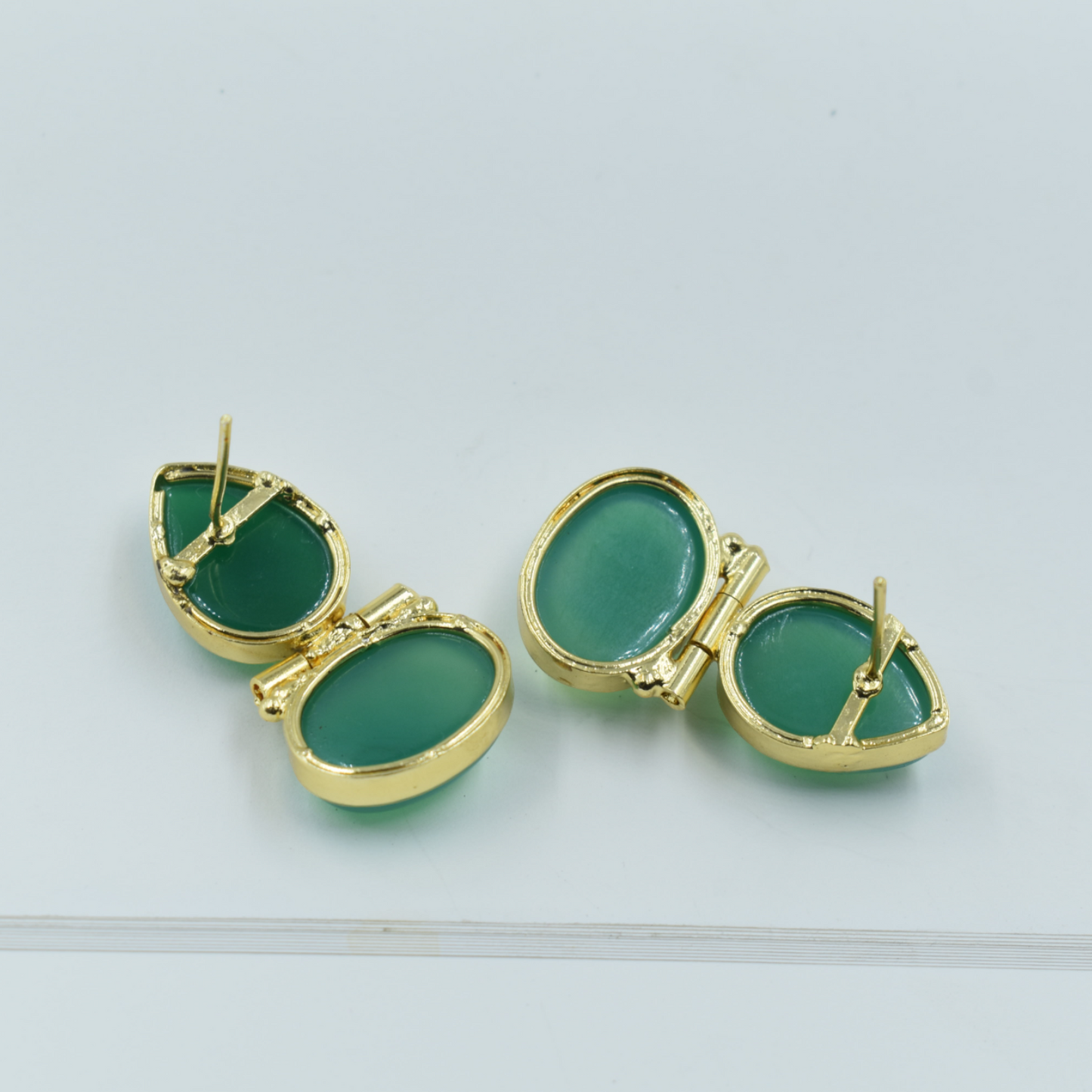 GREEN ONYX COLOR SEMI PRECIOUS STONE STUD EARING WITH GOLD PLATED BRASS