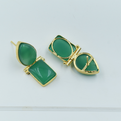 BRASS GOLDPLATED GREEN ONYX SEMI PRECIOUS STONE STUD EARING