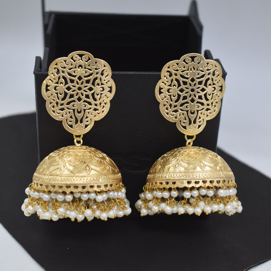 Kundan Jhumka Pearl Brass Stud Earring in Golden Look