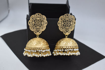 Kundan Jhumka Pearl Brass Stud Earring in Golden Look