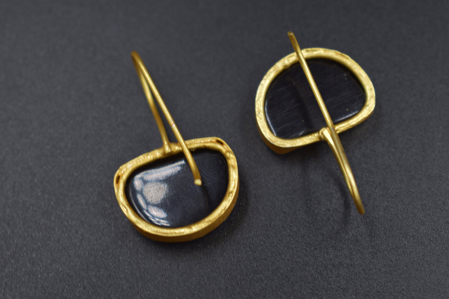 A pair goldplated stone dangle earing