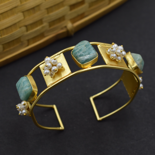 Semi precious goldplated stone bangle