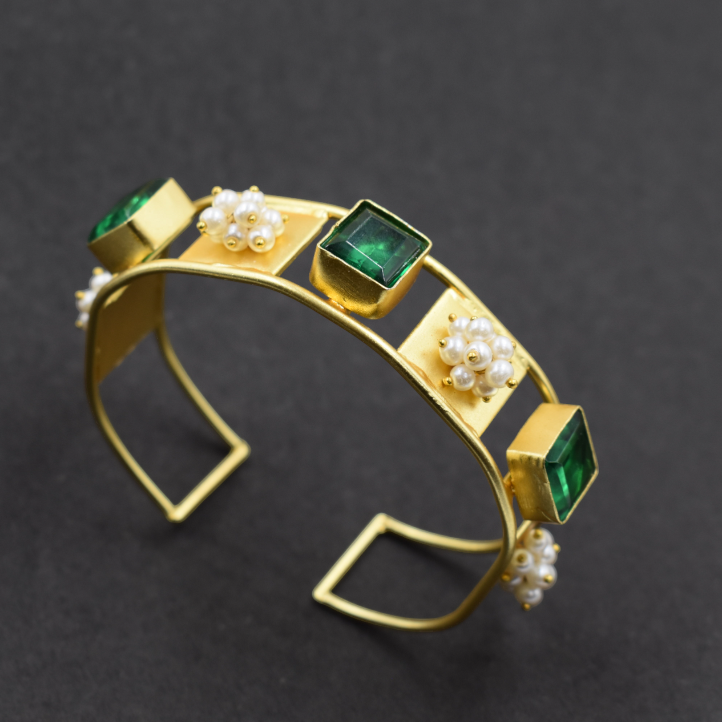 Goldplated brass stone bangle