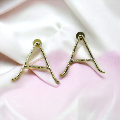 Goldplated brass alphabet stud earing