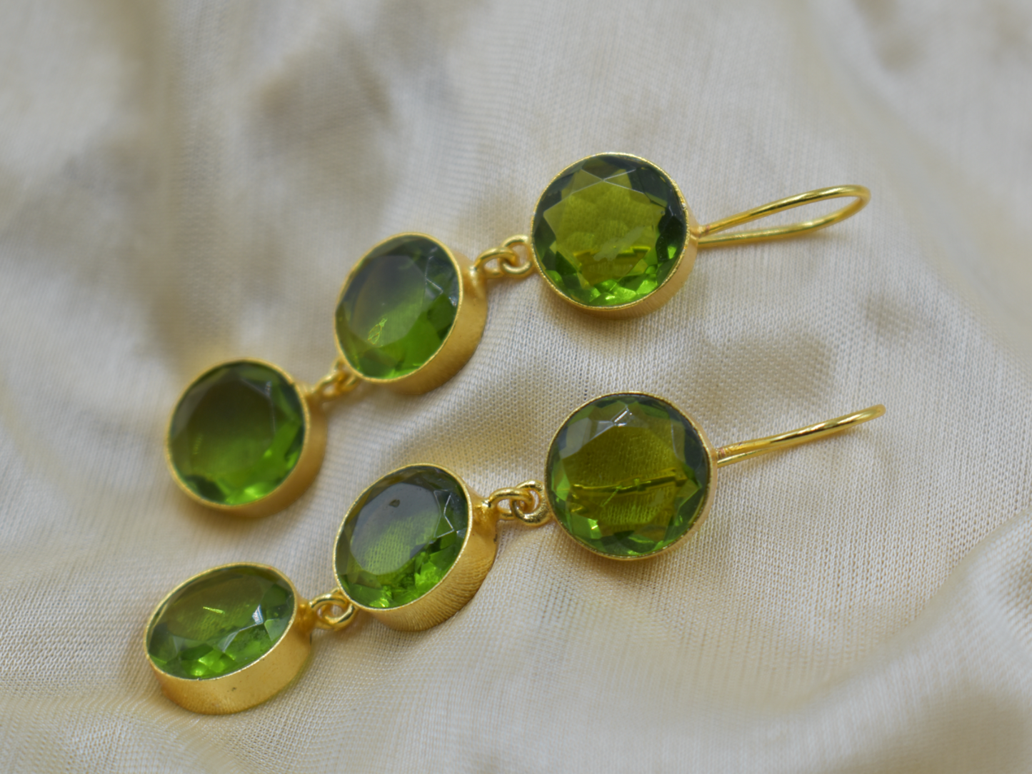 Goldplated brass stone dangle earing