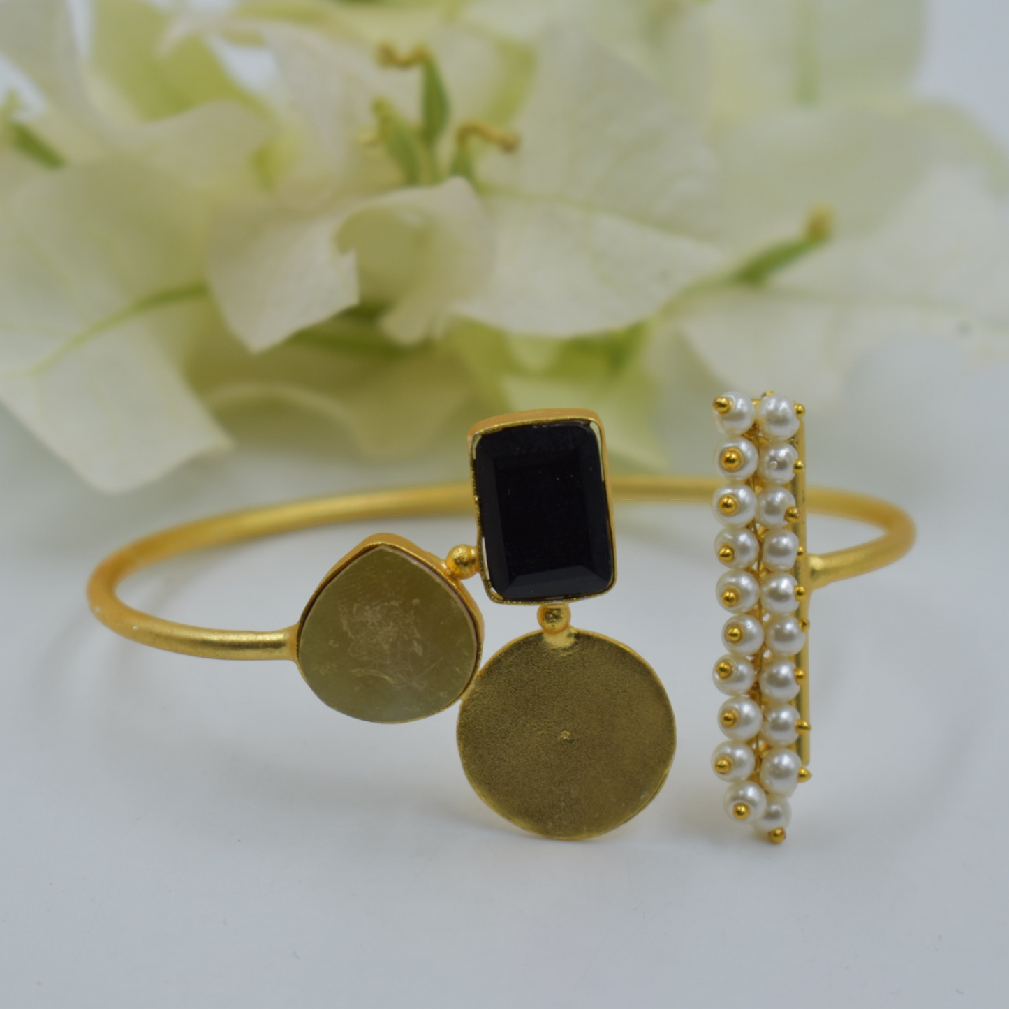 Elegent beautiful stone goldplated brass bangle