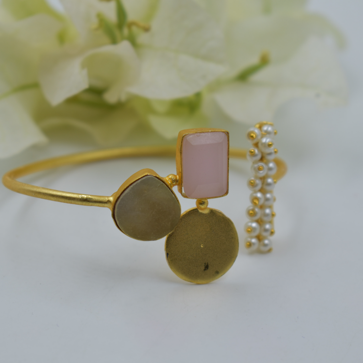 Elegent design goldplated brass stone bangle