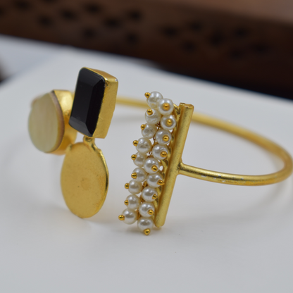 Elegent beautiful stone goldplated brass bangle