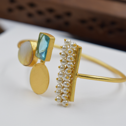 Goldplated brass stone bangle