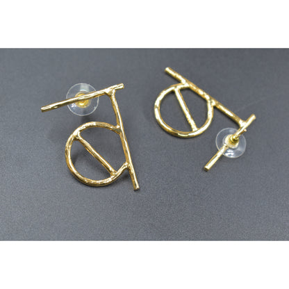 A pair of premium quality plating word earing