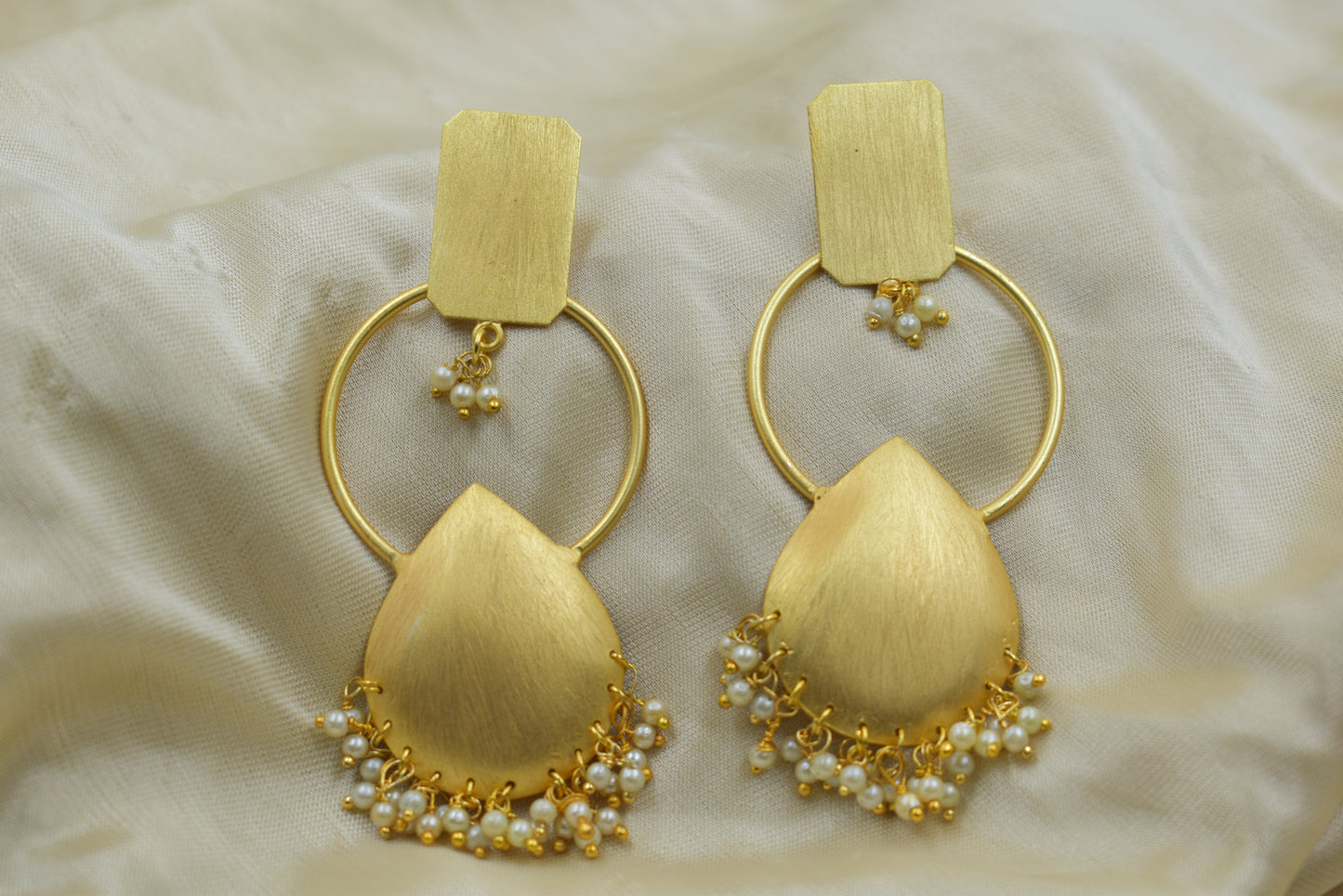 Goldplated brass matte earing